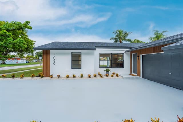5090 SW 11th St, Margate FL 33068 - Margate, FL - Photo 4