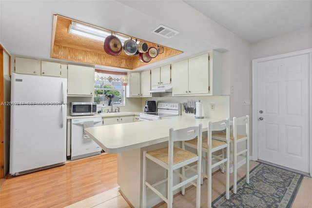 6840 SW 10th Ct, North Lauderdale FL 33068 - North Lauderdale, FL - Photo 7