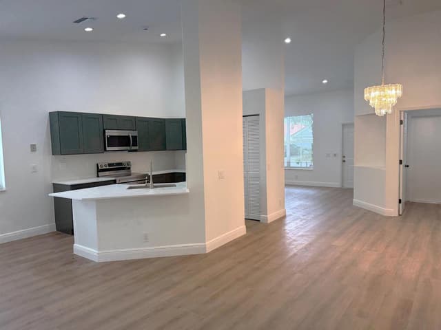853 SAND CREEK Circle, Weston FL 33327 - Weston, FL - Photo 3