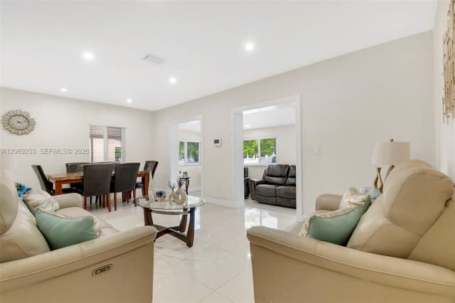 142 W 35th St, Hialeah FL 33012 - Hialeah, FL - Photo 2