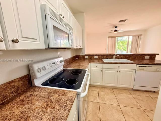 230 SE 29th Ave # 12, Homestead FL 33033 - Homestead, FL - Photo 4