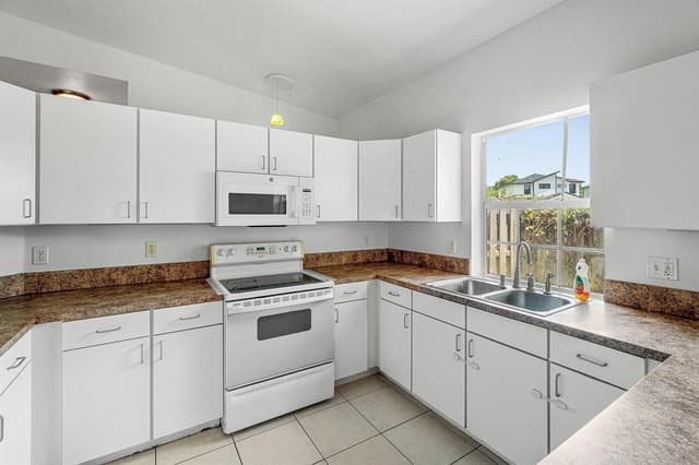 2406 SUNDY Avenue, Delray Beach FL 33444 - Delray Beach, FL - Photo 7