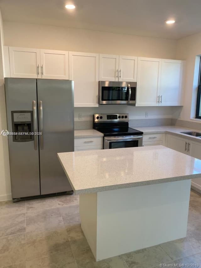 388 NE 208th Ter, Miami FL 33179 - Miami, FL - Photo 3