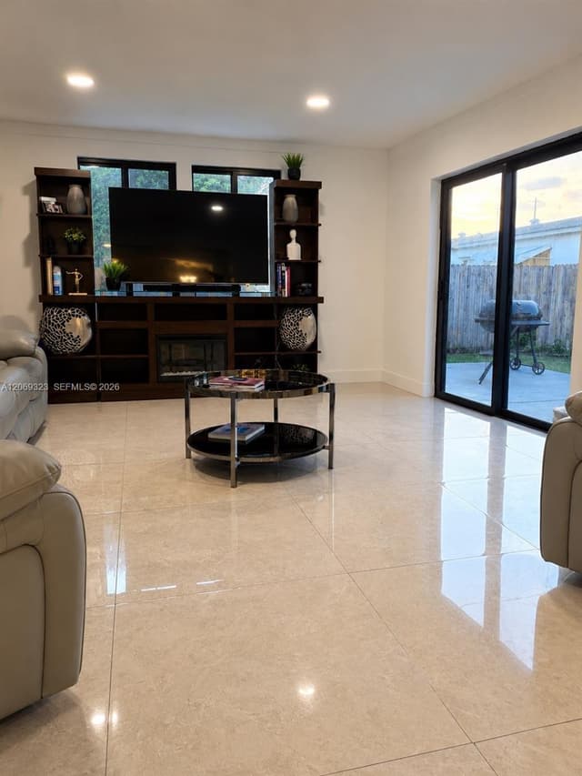 2906 Island Dr, Miramar FL 33023 - Miramar, FL - Photo 5