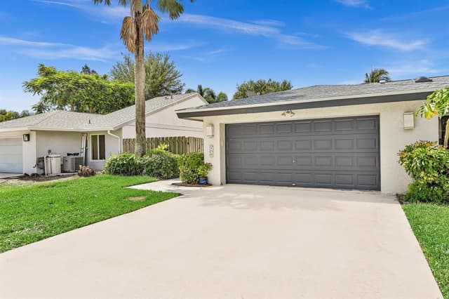 23 BAYTREE Circle, Boynton Beach FL 33436 - Boynton Beach, FL - Photo 2