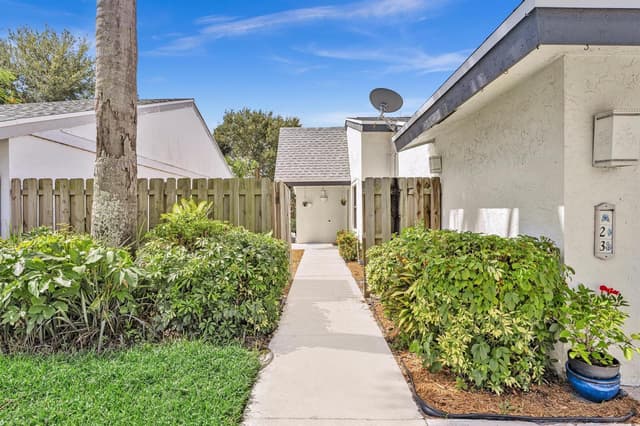 23 BAYTREE Circle, Boynton Beach FL 33436 - Boynton Beach, FL - Photo 3