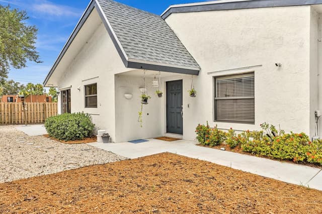 23 BAYTREE Circle, Boynton Beach FL 33436 - Boynton Beach, FL - Photo 4
