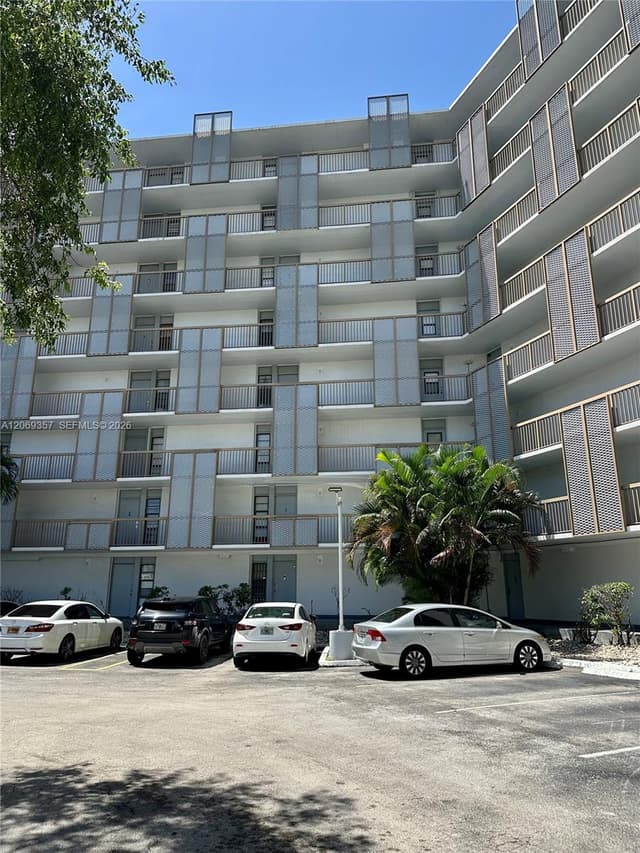 3401 N Country Club Dr # 216, Aventura FL 33180 - Aventura, FL - Photo 2