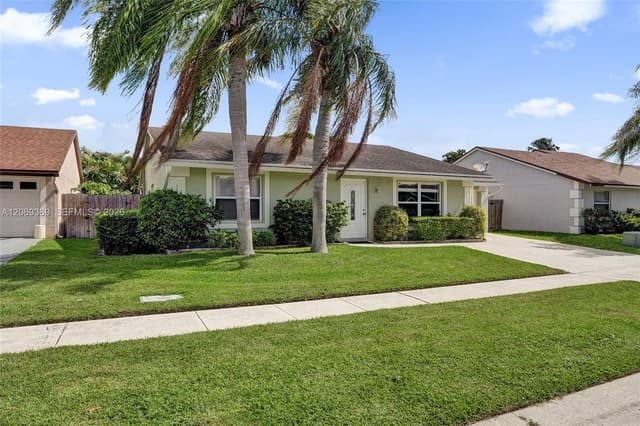 5451 Chicory Ln, Lake Worth FL 33463 - Lake Worth, FL - Photo 2