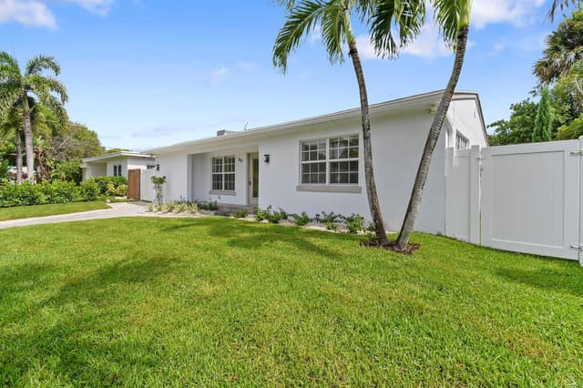 319 29th Street, West Palm Beach FL 33407 - West Palm Beach, FL - Photo 2