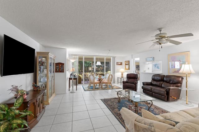 106 Half Moon Circle # B1, Hypoluxo FL 33462 - Hypoluxo, FL - Photo 5