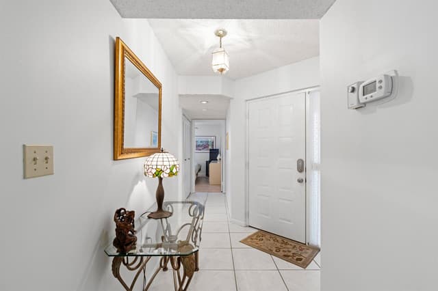 106 Half Moon Circle # B1, Hypoluxo FL 33462 - Hypoluxo, FL - Photo 4