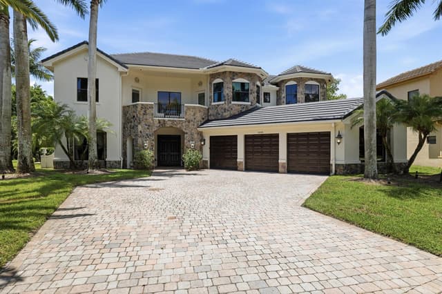 10594 Versailles Boulevard, Wellington FL 33449 - Wellington, FL - Photo 2