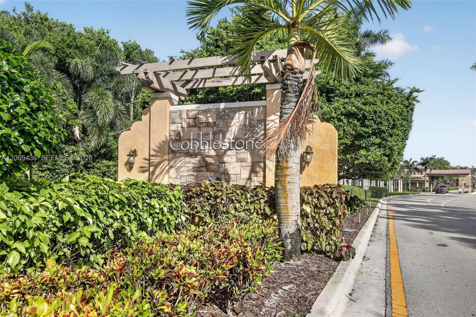 14601 SW 5th St, Pembroke Pines FL 33027 - Pembroke Pines, FL - Photo 1