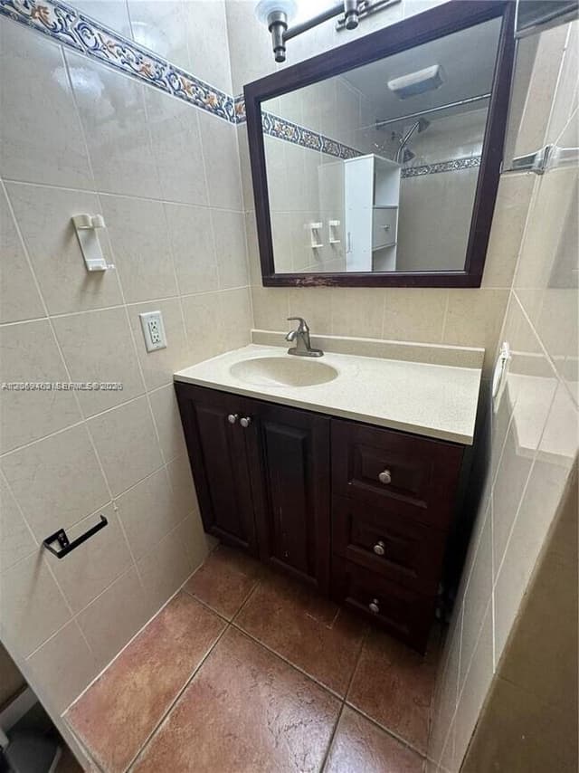 1801 S Treasure Dr # 112, North Bay Village FL 33141 - North Bay Village, FL - Photo 2