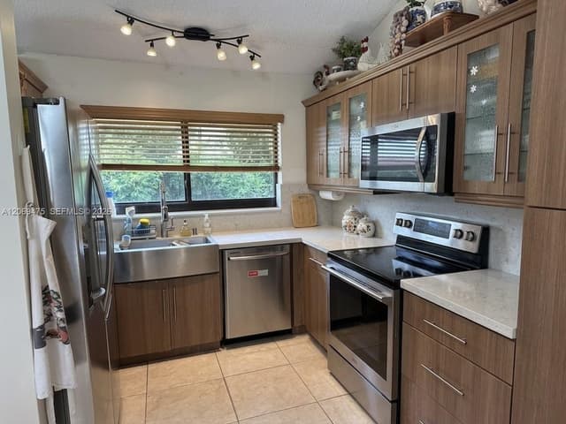 10220 SW 91st St, Miami FL 33176 - Miami, FL - Photo 7