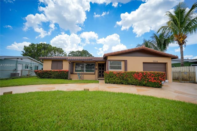 7516 Taft St, Hollywood FL 33024 - Hollywood, FL - Photo 6