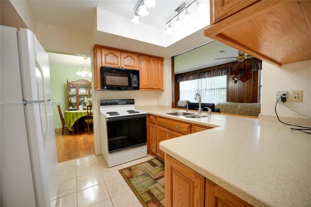 7516 Taft St, Hollywood FL 33024 - Hollywood, FL - Photo 3
