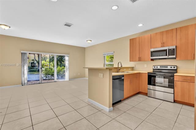 3102 NW 24th Way, Oakland Park FL 33309 - Oakland Park, FL - Photo 2