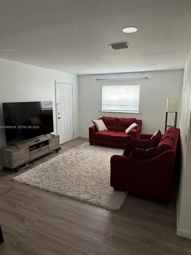 1281 W 35th St, Riviera Beach FL 33404 - Riviera Beach, FL - Photo 2