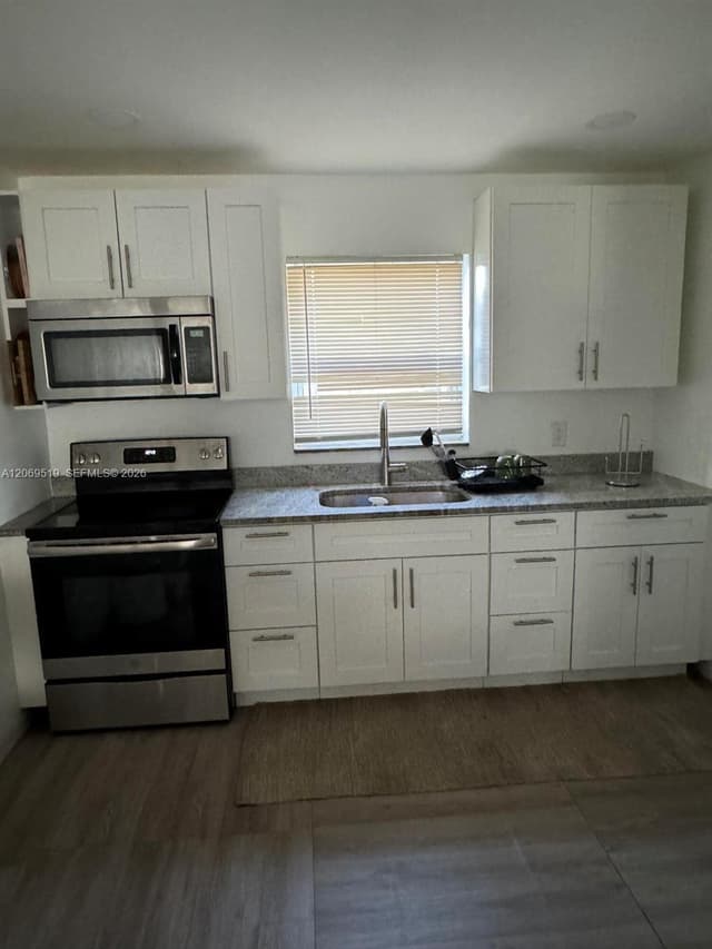 1281 W 35th St, Riviera Beach FL 33404 - Riviera Beach, FL - Photo 3