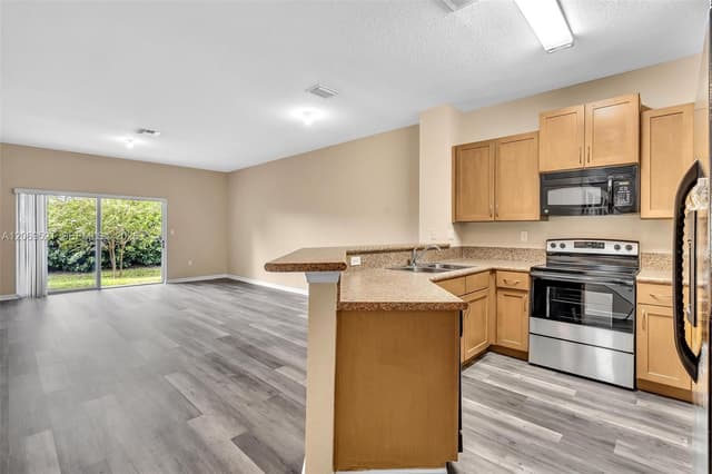 3530 NW 29th Ct, Lauderdale Lakes FL 33311 - Lauderdale Lakes, FL - Photo 3