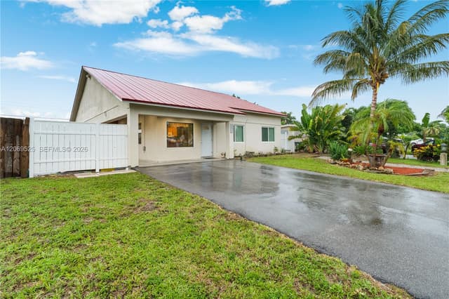 5677 Maypop Rd, West Palm Beach FL 33415 - West Palm Beach, FL - Photo 2