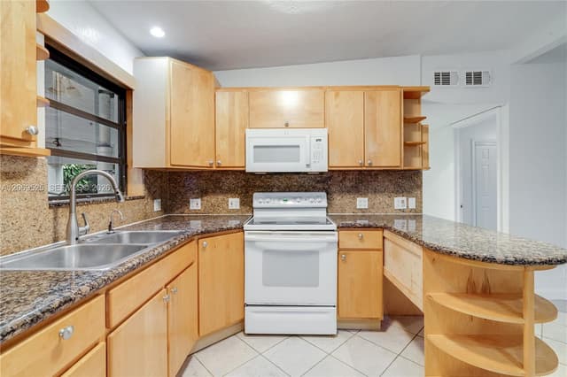 5677 Maypop Rd, West Palm Beach FL 33415 - West Palm Beach, FL - Photo 7