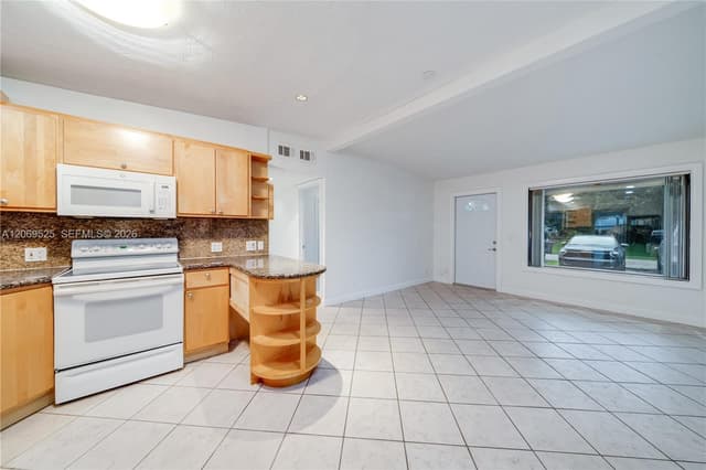 5677 Maypop Rd, West Palm Beach FL 33415 - West Palm Beach, FL - Photo 4