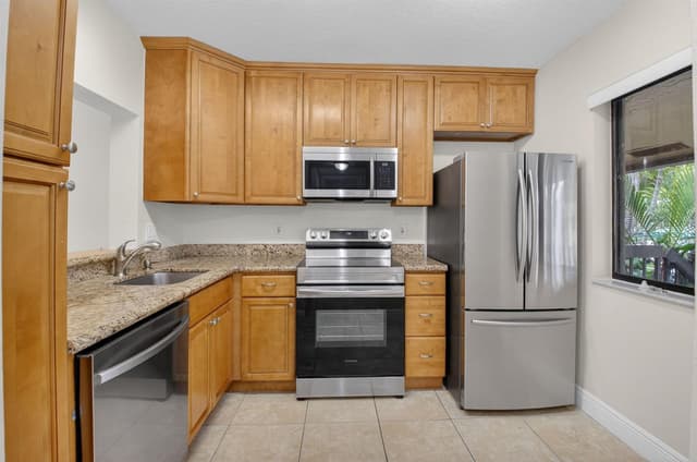 21943 REMSEN Terrace # 207, Boca Raton FL 33433 - Boca Raton, FL - Photo 6