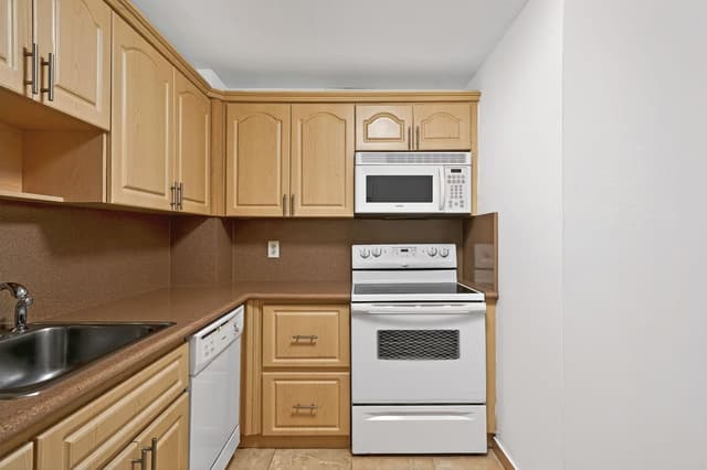 401 Golden Isles Drive # 1014, Hallandale Beach FL 33009 - Hallandale Beach, FL - Photo 5