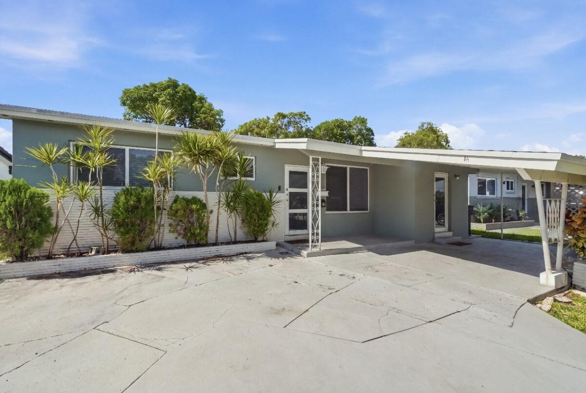 309 SW 7TH Court, Hallandale Beach FL 33009