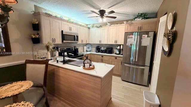 3561 Pine Tree Ct # 1, Green Acres FL 33463 - Green Acres, FL - Photo 3