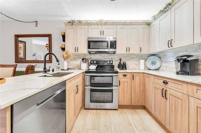 3561 Pine Tree Ct # 1, Green Acres FL 33463 - Green Acres, FL - Photo 4
