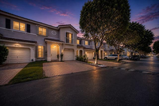 5733 NW 112th Place, Doral FL 33178 - Doral, FL - Photo 2