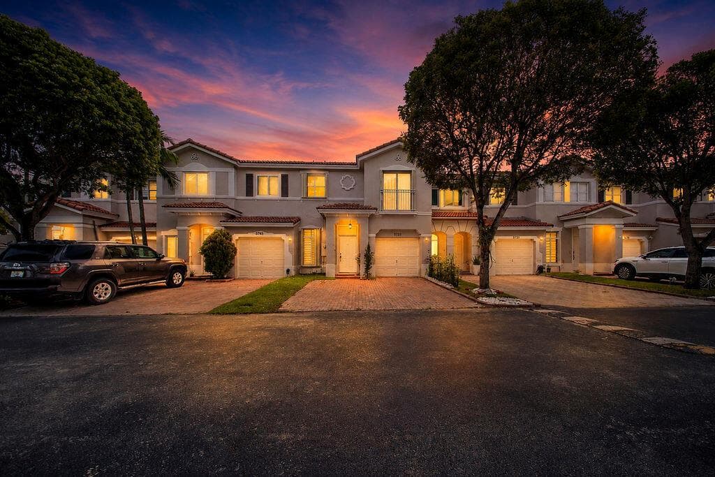5733 NW 112th Place, Doral FL 33178 - Doral, FL - Photo 1