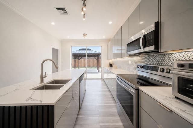 5733 NW 112th Place, Doral FL 33178 - Doral, FL - Photo 5
