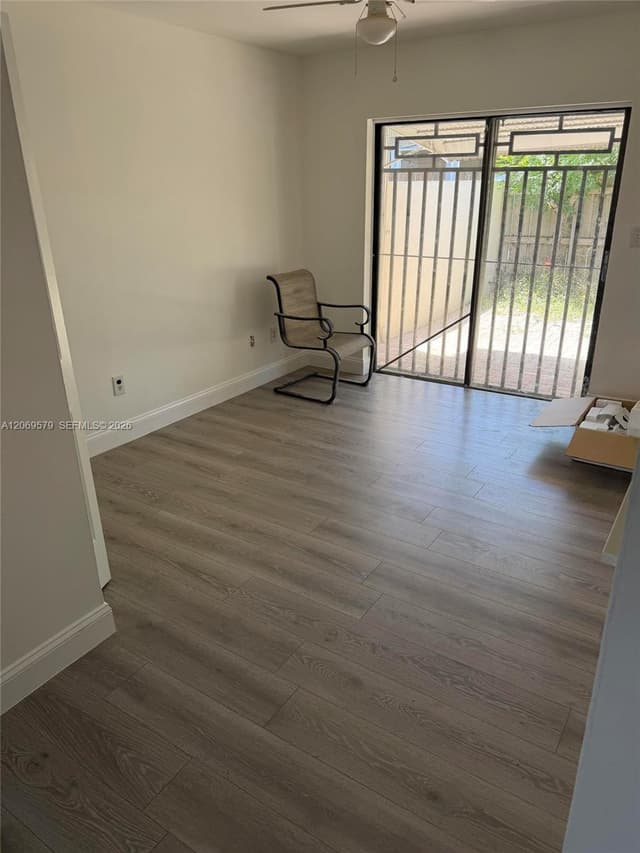 10110 SW 22nd Ter, Miami FL 33165 - Miami, FL - Photo 2