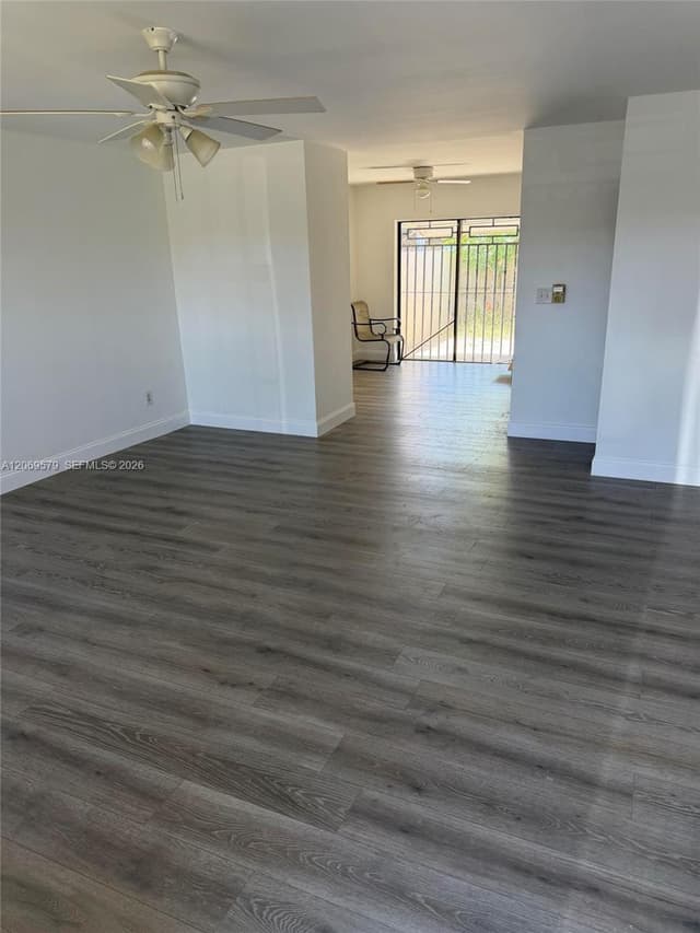 10110 SW 22nd Ter, Miami FL 33165 - Miami, FL - Photo 5
