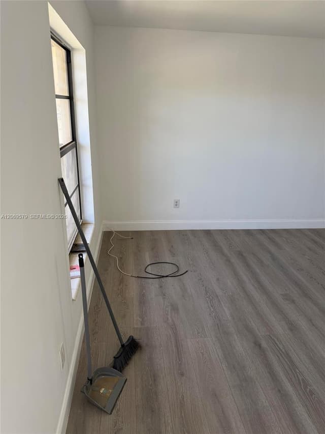 10110 SW 22nd Ter, Miami FL 33165 - Miami, FL - Photo 4