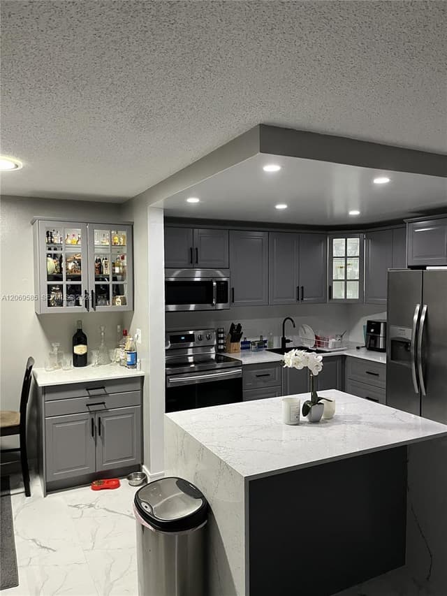 819 NE 199th St # 101, Miami FL 33179 - Miami, FL - Photo 3