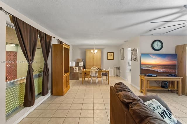 7531 Harbour Blvd, Miramar FL 33023 - Miramar, FL - Photo 5