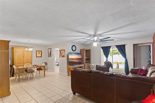 7531 Harbour Blvd, Miramar FL 33023 - Miramar, FL - Photo 4