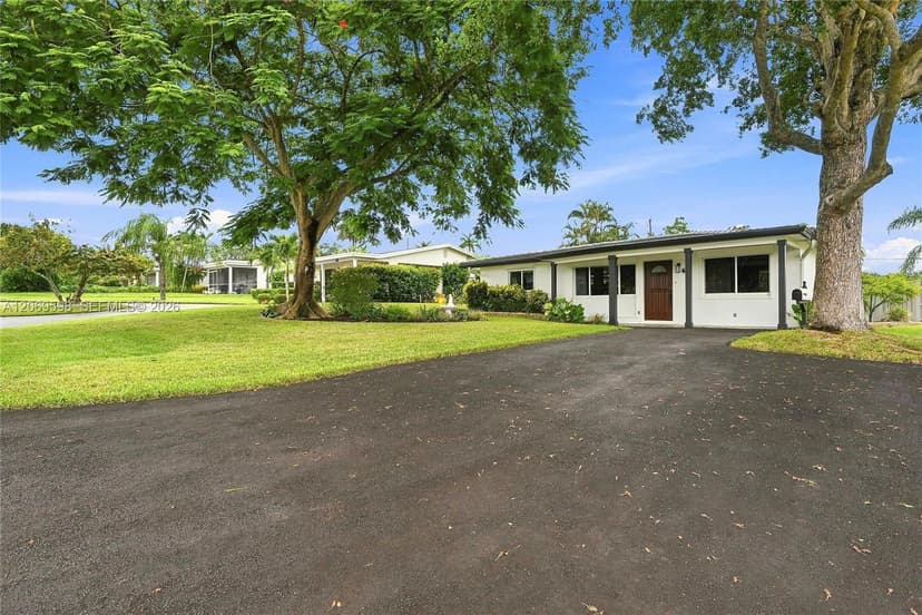 450 SW 1st St, Boca Raton FL 33432