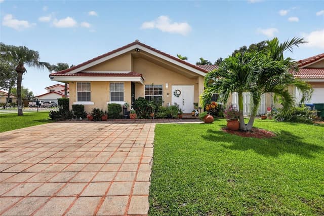 18847 NW 83rd Pl, Hialeah FL 33015 - Hialeah, FL - Photo 4