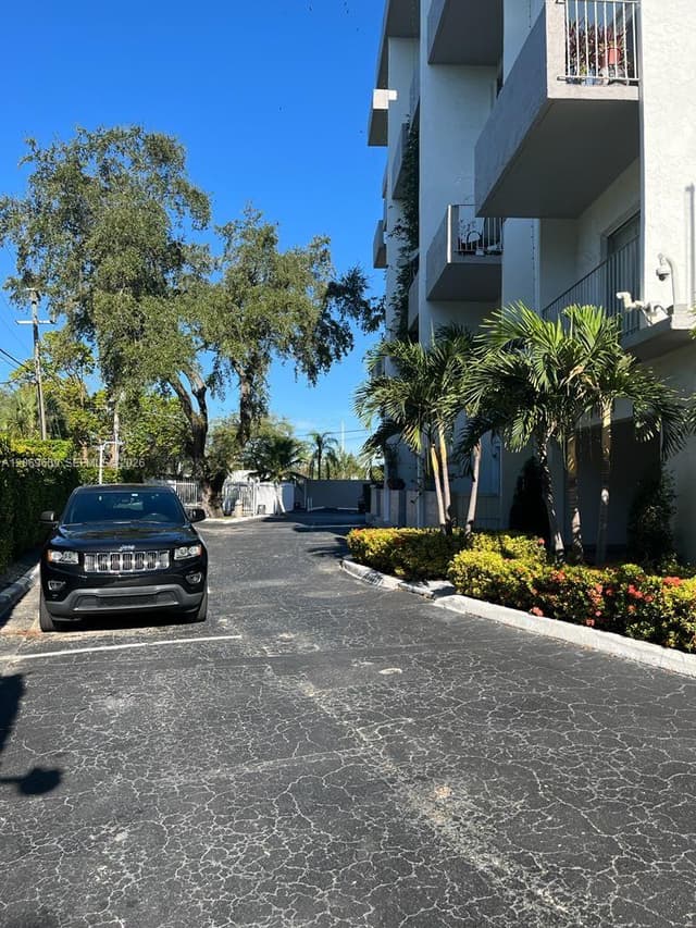 2020 NE 135th St # 609, North Miami FL 33181 - North Miami, FL - Photo 2