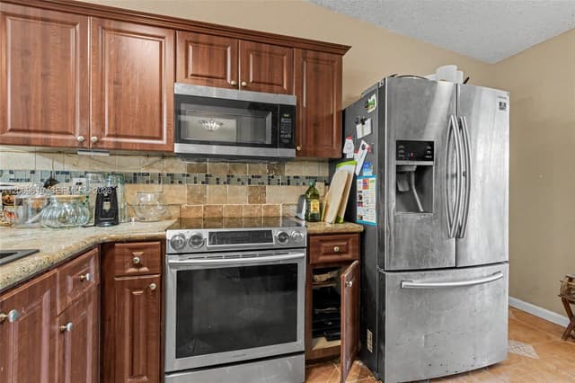 5510 S Lakewood Cir S # A, Margate FL 33063 - Margate, FL - Photo 4