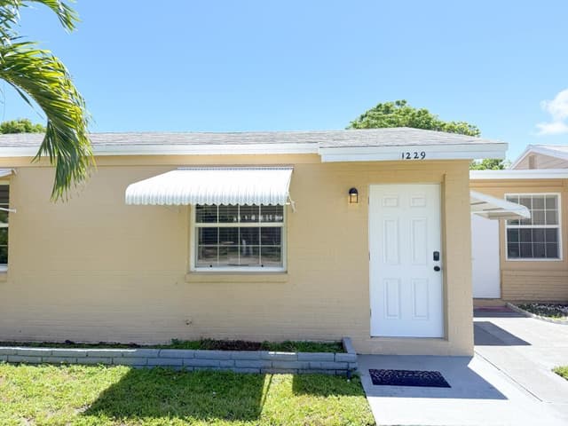 1229 15TH Avenue N, FL 33460 - Photo 2