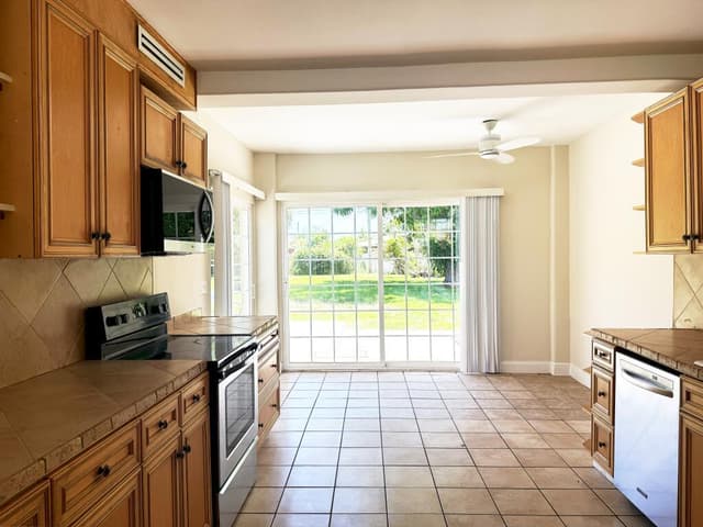 1229 15TH Avenue N, FL 33460 - Photo 3