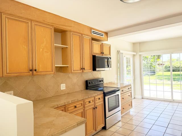 1229 15TH Avenue N, FL 33460 - Photo 4